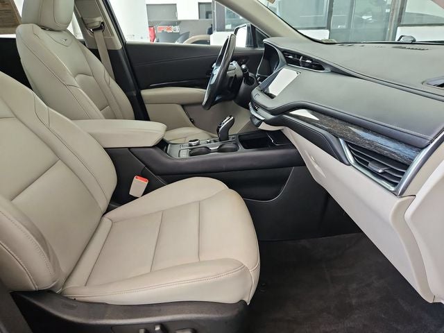 2022 Cadillac XT4 Premium Luxury