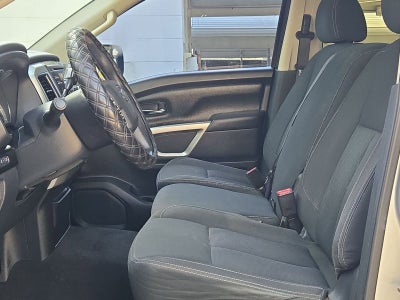 2017 Nissan Titan SV