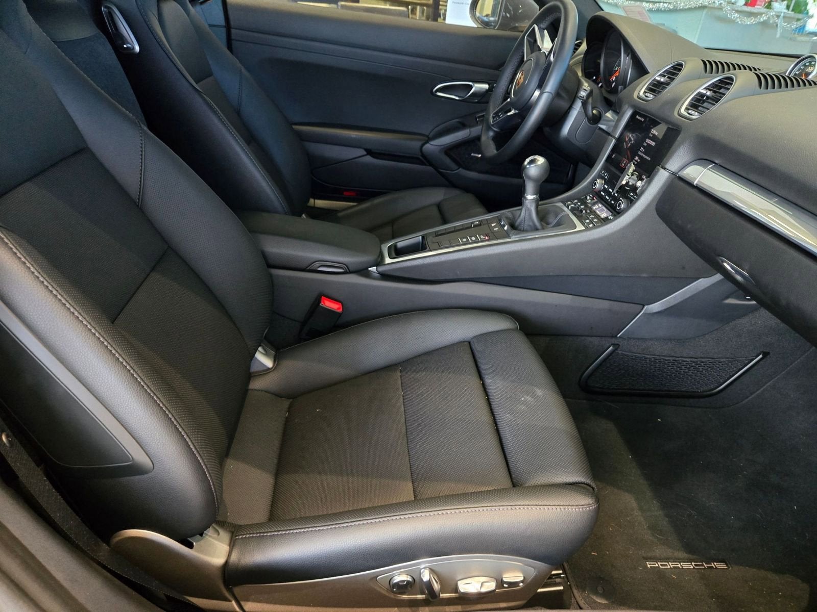 2025 Porsche 718 Cayman Base