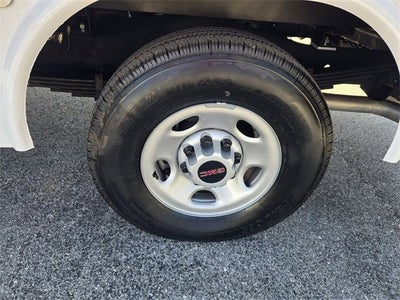 2025 GMC Savana Cutaway 3500 1WT