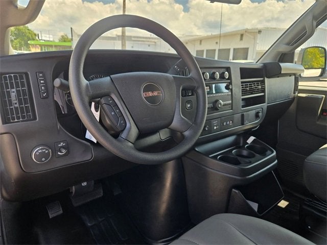 2025 GMC Savana Cutaway 3500 1WT