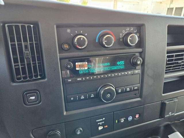 2025 GMC Savana Cutaway 3500 1WT