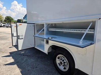 2025 GMC Savana Cutaway 3500 1WT