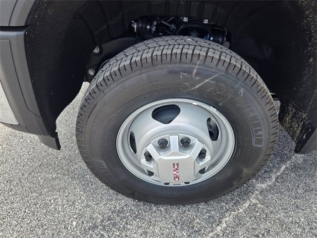 2025 GMC Sierra 3500 HD Chassis Cab Pro