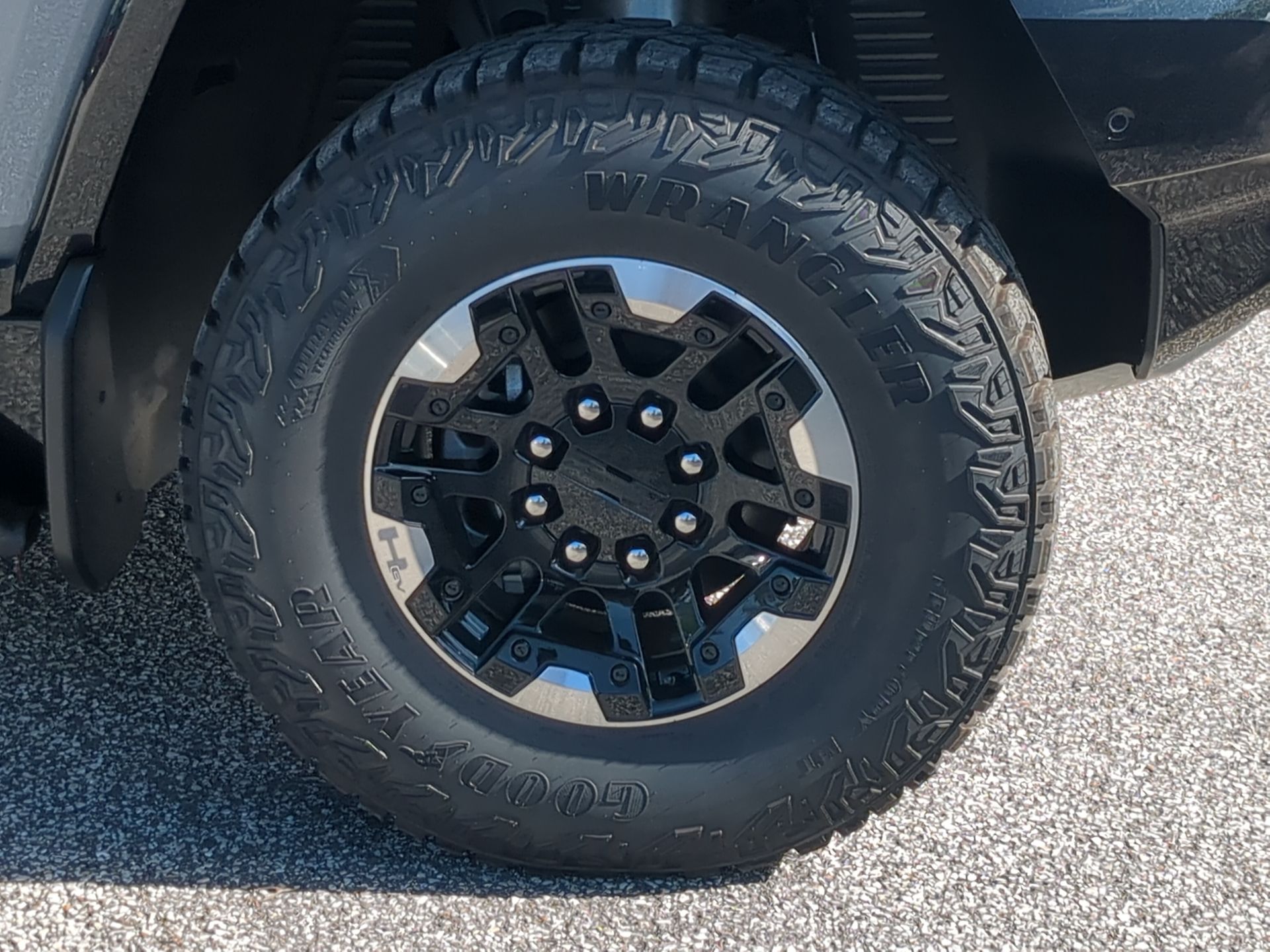 2024 GMC HUMMER EV SUV 2X