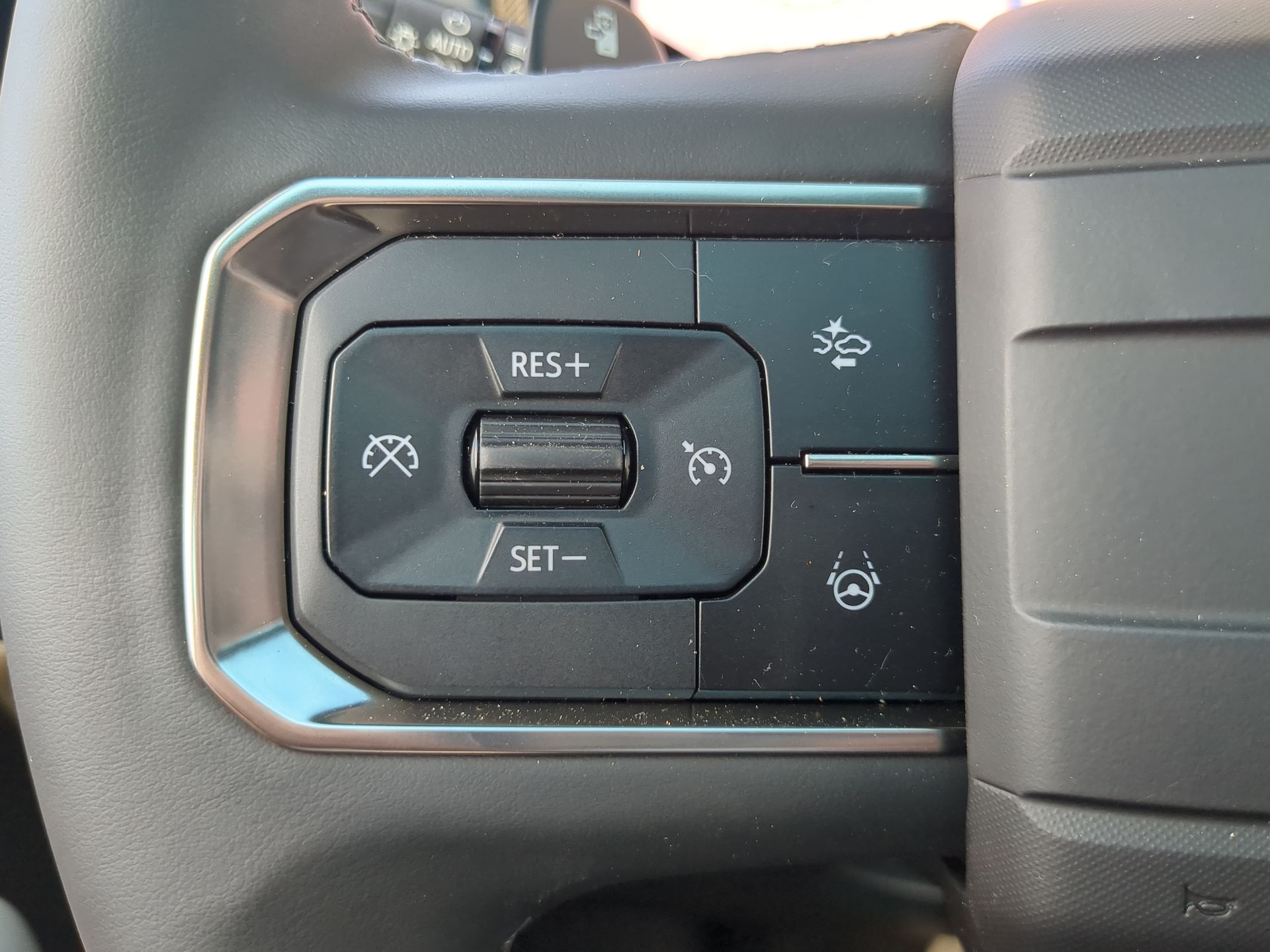 2024 GMC HUMMER EV SUV 2X