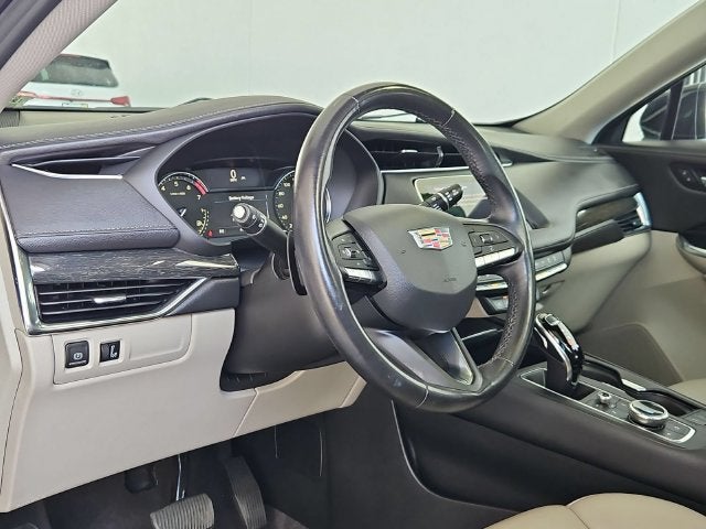 2022 Cadillac XT4 FWD Premium Luxury