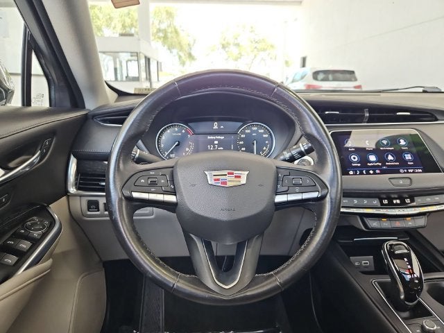 2022 Cadillac XT4 FWD Premium Luxury