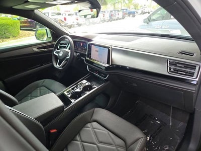 2024 Volkswagen Atlas Cross Sport 2.0T SE w/Technology