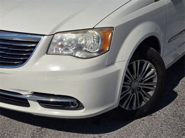 2013 Chrysler Town & Country Touring-L