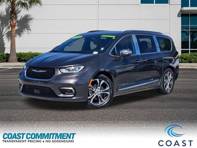 2022 Chrysler Pacifica Pinnacle's photo