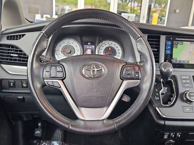 2017 Toyota Sienna SE - Photo 12