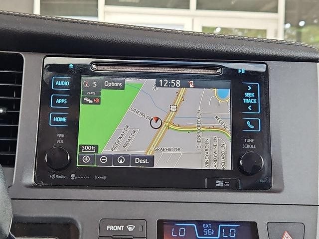 2017 Toyota Sienna SE - Photo 18