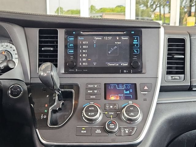 2017 Toyota Sienna SE - Photo 19