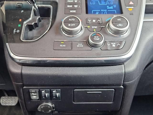 2017 Toyota Sienna SE - Photo 20