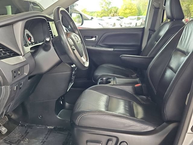 2017 Toyota Sienna SE - Photo 22