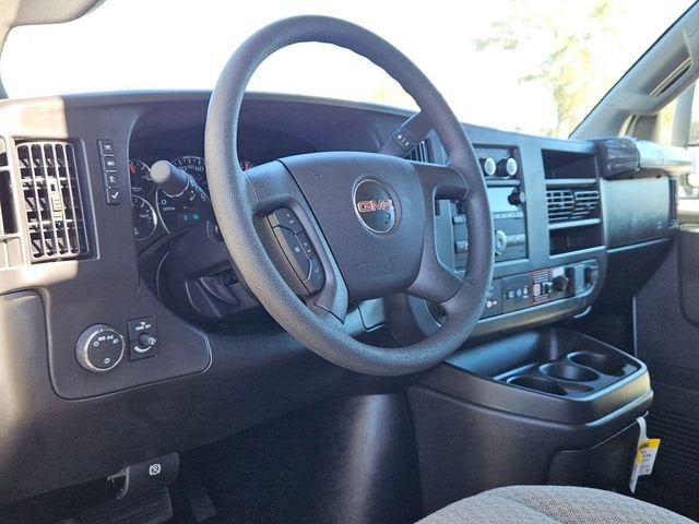 2025 GMC Savana Cutaway 3500 1WT