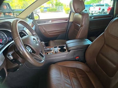 2013 Volkswagen Touareg Sport