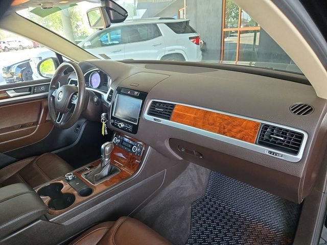 2013 Volkswagen Touareg Sport